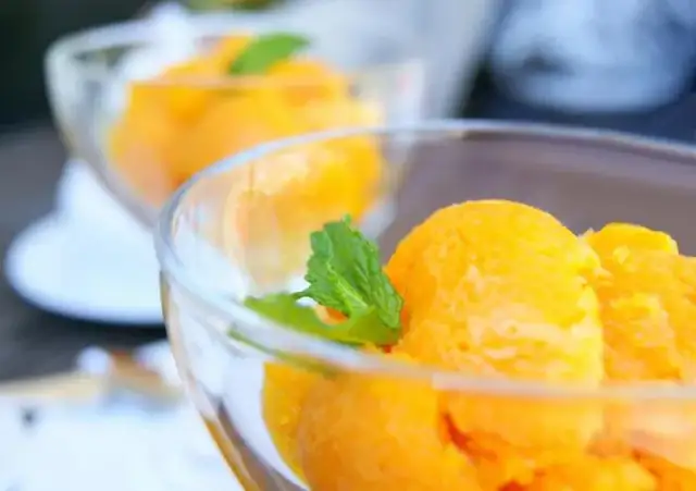 Jak zrobić sorbet pomarańczowy? Aksamitny deser bez kryształków!