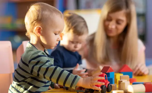 Kiedy dziecko nie nadaje się do żłobka? Objawy, które musisz znać