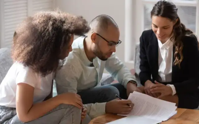 Ile kosztuje intercyza u notariusza? Pełny koszt i dokumenty