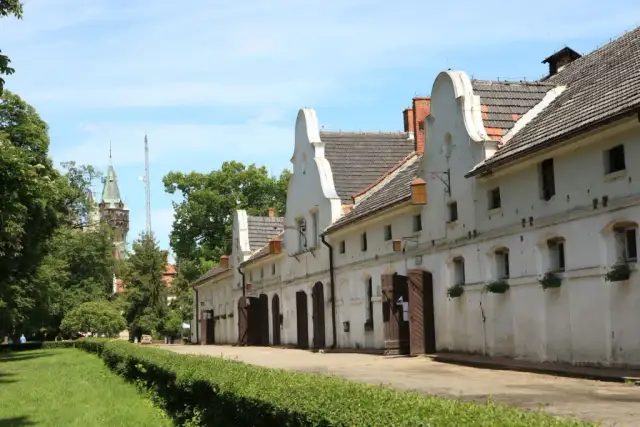 Stadnina koni Moszna – historia, atrakcje i wyjątkowe usługi