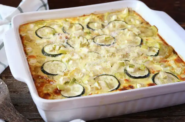 Prosta keto zapiekanka z cukinii, która zachwyci smakiem i zdrowiem