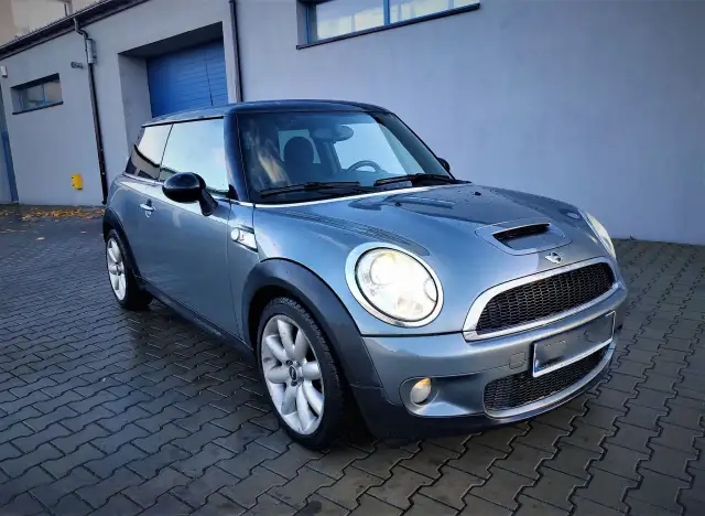 Twój MINI R56: Pojemność baku, realny zasięg i pułapki wskaźnika