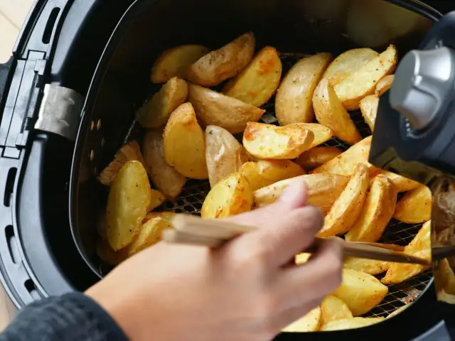 Idealne frytki z frytkownicy beztłuszczowej: Koniec z gumowatymi!