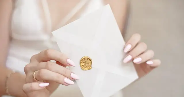 Ile włożyć do koperty na ślub, aby nie popełnić błędu?