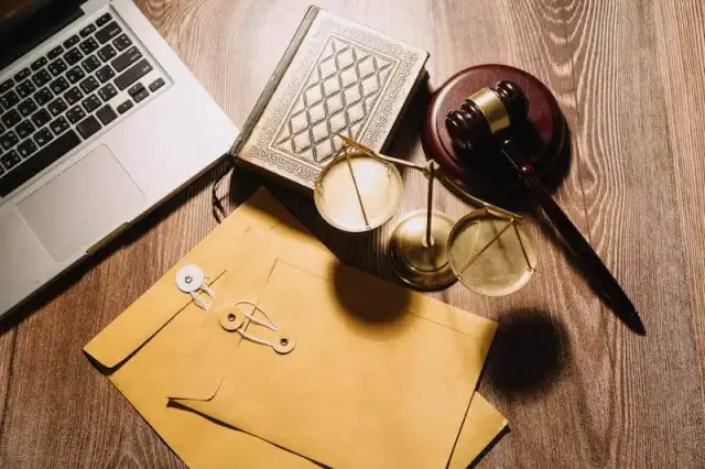 Czym się różni radca prawny od adwokata? Kluczowe różnice i wybór