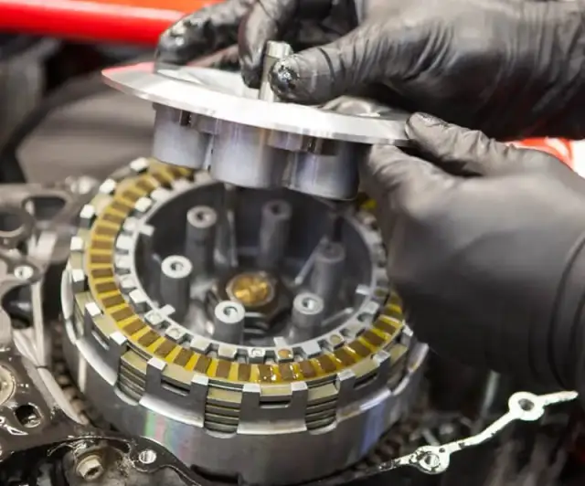 Todo lo que necesitas saber sobre el embrague en una moto y su mantenimiento