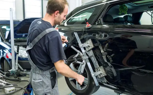 M-Color Karosserie Lackiererei GmbH: Tesla-approved Werkstatt in Berlin