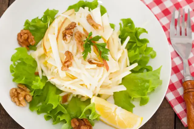 Surówka z selera: Prosty przepis, warianty i jak uniknąć błędów