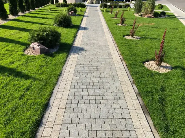 Idealna szerokość chodnika z kostki? Przepisy i praktyczne wymiary