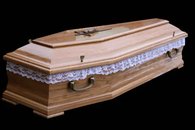 Ile kosztuje trumna do kremacji? Ceny i rodzaje ciałopochów w Polsce