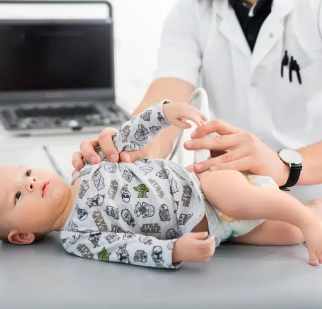 Kiedy z noworodkiem do fizjoterapeuty? Nie ignoruj tych sygnałów