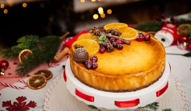 Puszysty sernik pomarańczowy: Sernik na ciasteczkowym spodzie z pomarańczą