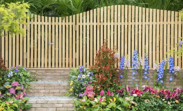 Jak ozdobić płot w ogrodzie? Moje sprawdzone pomysły i inspiracje