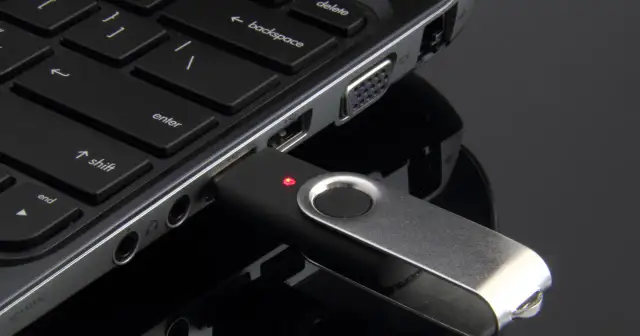 Jak skopiować z pendrive na komputer? Poradnik krok po kroku i rozwiązania