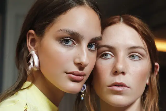 Trwały makijaż: Jak go zrobić, by przetrwał cały dzień?