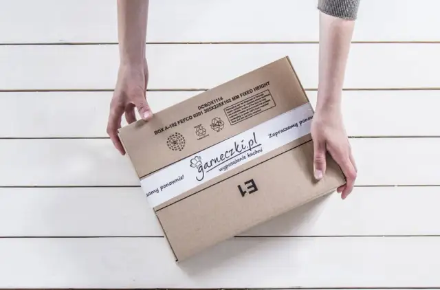 Jak zapakować patelnię, aby uniknąć zarysowań i uszkodzeń podczas transportu