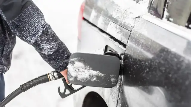 Woda w filtrze paliwa diesel objawy – jak uniknąć poważnych problemów