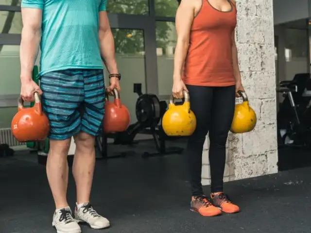 Jak ćwiczyć przedramie, aby wzmocnić siłę chwytu i uniknąć kontuzji