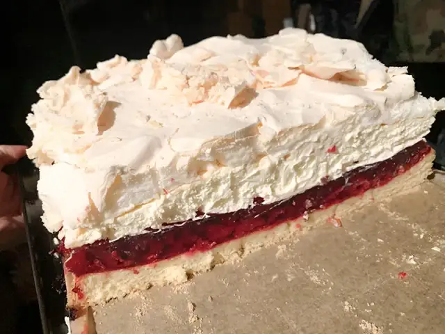 Jak zrobić bezę do malinowej chmurki, która zachwyci smakiem i teksturą