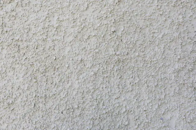 Tynk gipsowy czy cementowo-wapienny? Decyzja, która oszczędzi Ci kosztów
