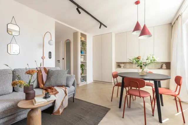 Jak urządzić mieszkanie 30 m²? Sprawdzone triki na styl i przestrzeń
