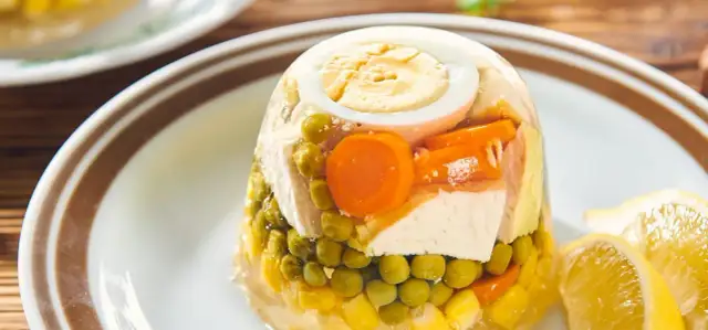 Czy galaretka z kurczaka jest lekkostrawna? Sprawdź jej właściwości!