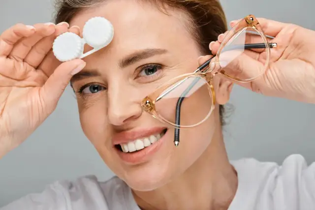 Krótkowzroczność: Jakie soczewki wybrać? Okulary vs. Kontaktowe