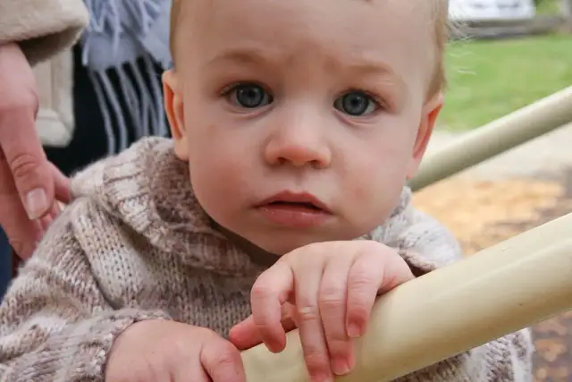 Co hamuje rozwój mowy dziecka? Poznaj przyczyny i rozwiązania