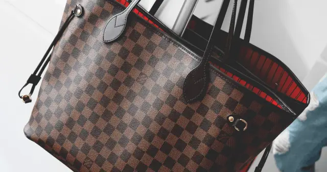 Ile kosztuje torebka Louis Vuitton Neverfull? Ceny i porady zakupowe