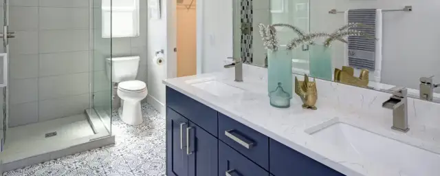 Ile kosztuje remont łazienki? Poznaj ceny i oszczędzaj mądrze