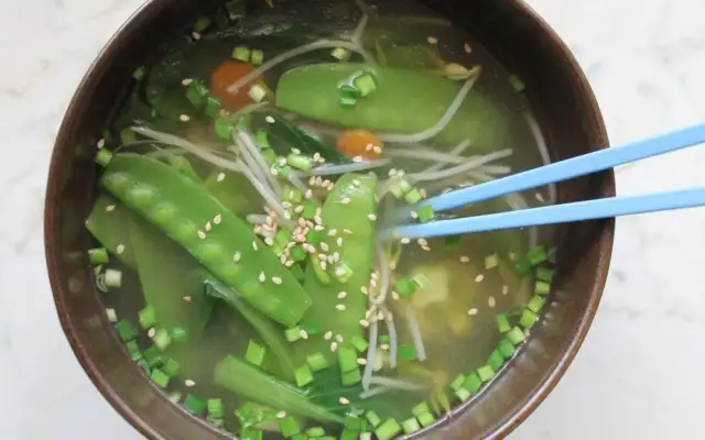 Zupa miso: Co to jest? Poznaj sekret smaku umami i zdrowia