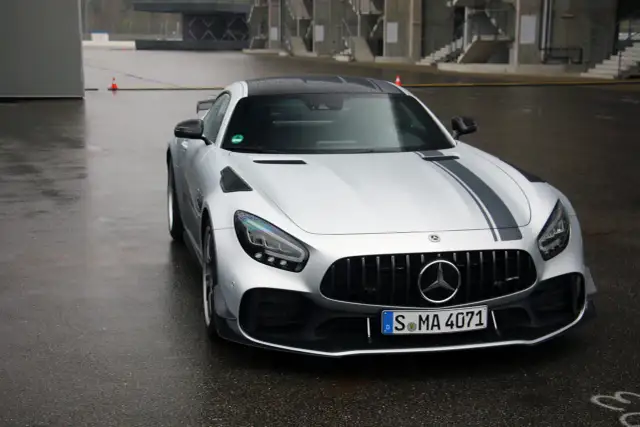 Mercedes-AMG GT R Pro: Dlaczego to torowa legenda i inwestycja?