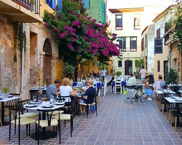 Gdzie zjeść w Chanii? Odkryj najlepsze lokalne smaki i tawerny