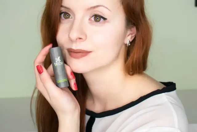 Jak skutecznie i bezpiecznie zmyć szminkę z ust bez podrażnień