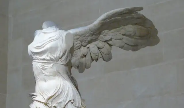 Wiersz o Nike z Samotraki: symbol miłości i tragicznego losu