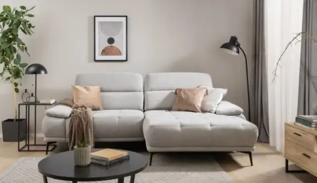 Jak zrobić ścianę w salonie – 10 inspirujących pomysłów na dekorację