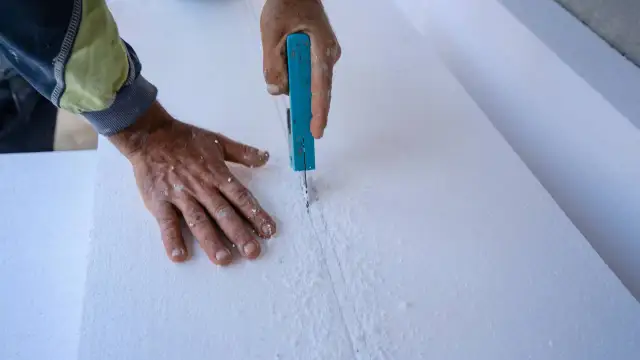 Ile kosztuje paczka styropianu? Sprawdź ceny i oszczędź na zakupach