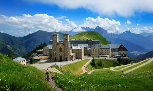 La Salette sanktuarium: Historia objawień i znaczenie dla pielgrzymów