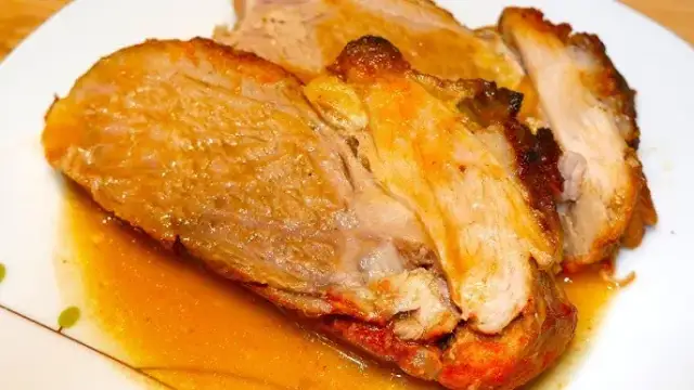 Ile gotować łopatkę wieprzową, aby była idealnie miękka i soczysta