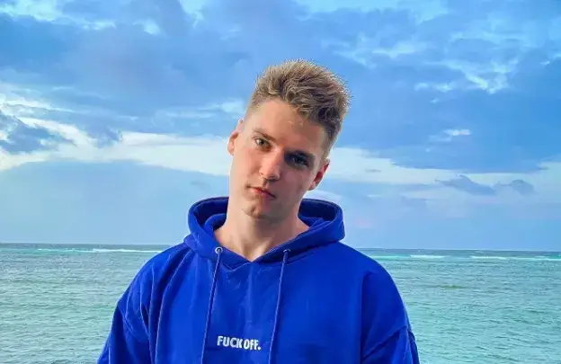 Kim jest Ostry od czajnika? Poznaj znaczenie i historię tego tajemniczego pseudonimu