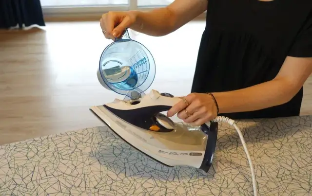 Woda z suszarki do żelazka? Ryzyko awarii i utraty gwarancji