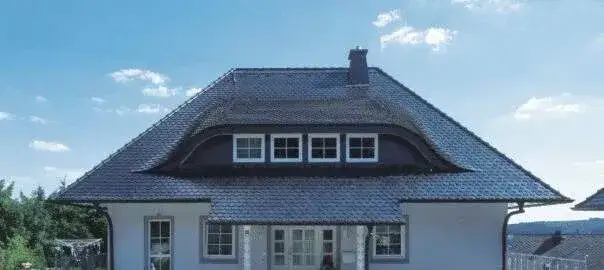 Rodzaj dachówki ceramiczne układane jak rybia łuska – poznaj ich zalety i zastosowanie