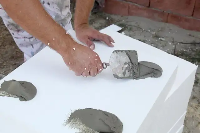 Ile kleju na 200m2 elewacji? Oblicz dokładną ilość kleju potrzebną