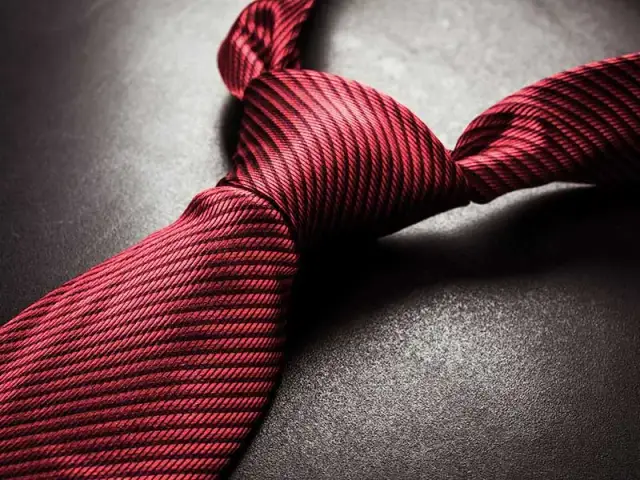 Krawat na 40 urodziny: Jaki wzór będzie idealny dla jubilata?