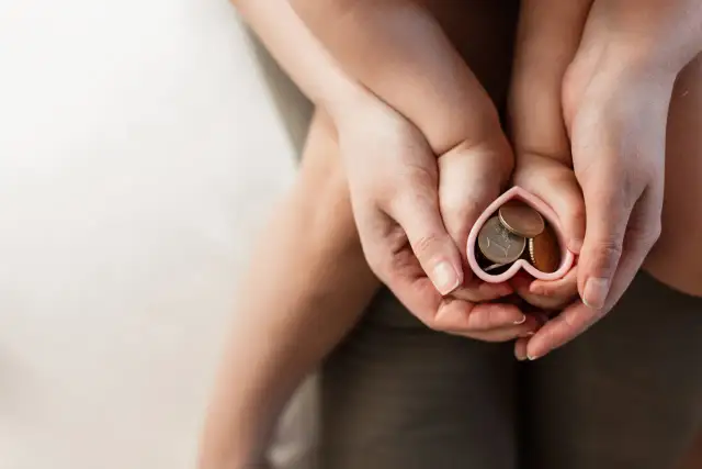 Zasiłek rodzinny: Kompletny przewodnik. Sprawdź, czy się kwalifikujesz!