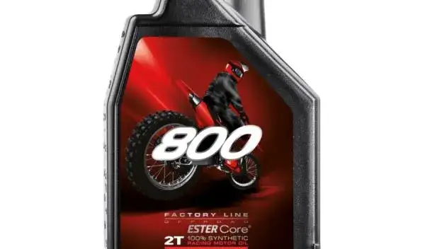 Motul 800 - najlepszy olej syntetyczny do motocykli 2-suwowych