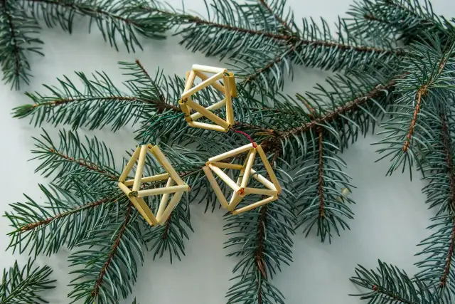 Ozdoby choinkowe ze słomy: przewodnik DIY krok po kroku