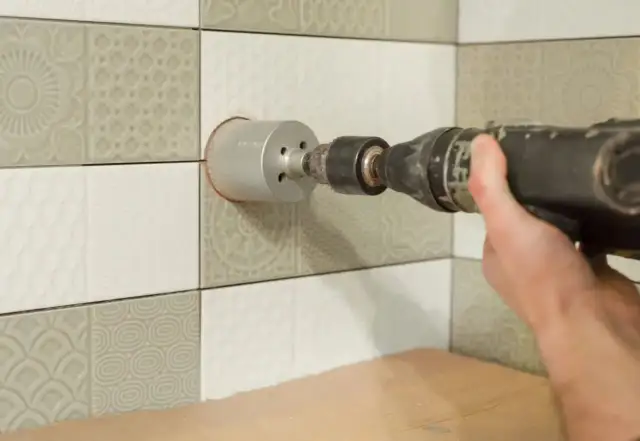 Ogrzewanie podłogowe: jak wiercić bez ryzyka uszkodzenia?