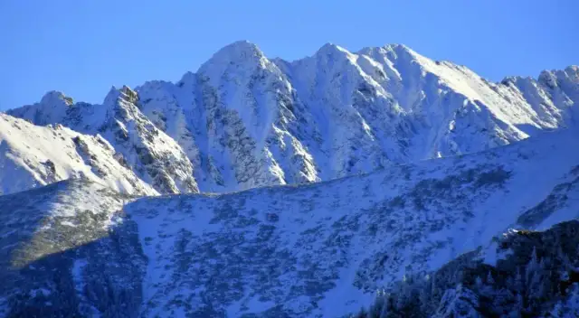 Aktualne zagrożenie lawinowe w Dolinie Chochołowskiej - ostrzeżenia TOPR