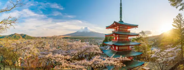 Ile trwa lot do Japonii? Poznaj najkrótsze trasy i czasy podróży